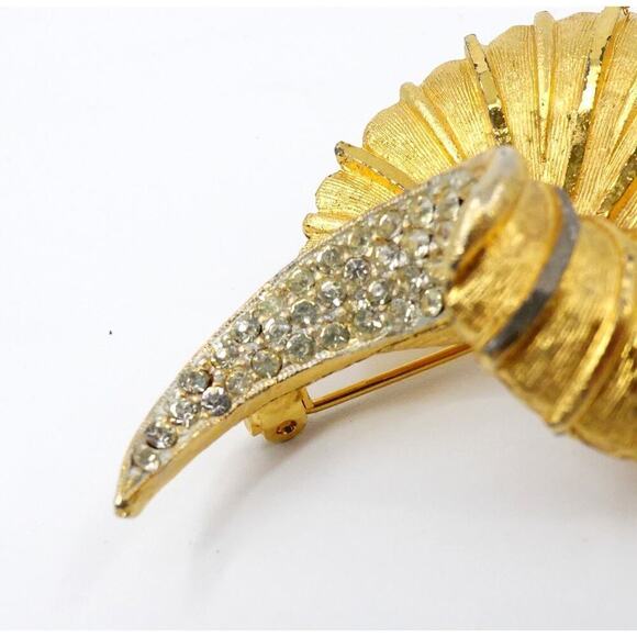 Vintage BSK Brooch Seashell Gold Tone Rhinestone Signed Pin - Picture 6 of 11